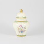 1678 4285 VASE AND COVER